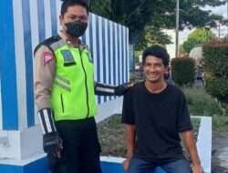 Kepedulian Anggota Polres Gresik Berhasil Temukan Pria yang Hilang Selama Lima Hari di pinggir jalan