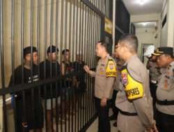 Pastikan Situasi Aman, Kapolres Gresik Cek Ruang Tahanan