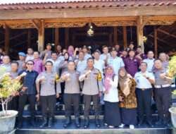 Gelar Cangkrukan Bersama Warga Balong, Polres Ponorogo Laksanakan Cooling System Pasca