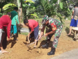 Melalui Pembersihan, Babinsa Koramil 0801/05 Nawangan Berupaya Tingkatkan Kualitas Hidup Sehat