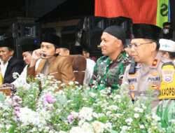 Kebersamaan Harmonis Dandim 0806/Trenggalek dan Gus Iqdam Memeriahkan Pengajian Akbar Menyambut Ramadan 2024