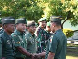 Berikan Jam Komandan Perdana, Letkol Inf Dwi Soerjono Salami Semua Prajurit dan PNS Kodim 0802/Ponorogo