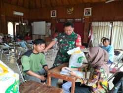 Peran Serta Babinsa Jayengan dan Bantu Pendistribusian Bantuan Beras