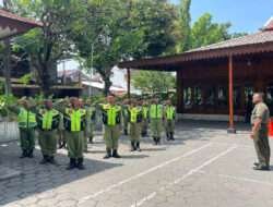 Gembleng Latihan PBB, Babinsa Manahan Berharap Linmas Mempunyai Disiplin Dan Dedikasi yang Tinggi