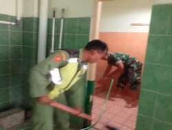 Sambut Bulan Suci Ramadhan, Babinsa Punggawan Bersama Linmas Bersihkan Tempat Ibadah