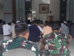 Satgas TMMD Ke 119 Berbaur Bersama Warga Tunaikan Sholat Jumat