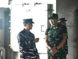 Danlantamal V Ikuti Joy Sailing Dan Menyaksikan Penyematan Brevet Hiu Kencana