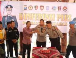 Kapolres Pamekasan Damaikan Anggotanya yang Terlibat Salah Paham dengan Orator Demonstran