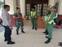 Meminimalisir Terjadinya Kebakaran, Babinsa Kepatihan Wetan Beri Arahan Penggunaan APAR Kepada Linmas