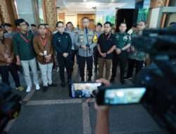 Kapolda Jatim Pastikan Proses Rekapitulasi Pemilu di KPU Jatim Berjalan Aman dan Lancar