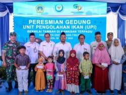 Dorong Roda Perekonomian Warga Sidayu, Bupati Gresik Resmikan Unit Pengolahan Ikan Bandeng