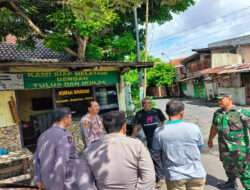 Babinsa Kemlayan Dampingi Polsek Sidak Kost