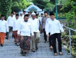 Kapolres Gresik bersama Forkopimda Ziarah Makam Auliya Semarakkan HUT Pemkab Gresik ke-50 dan Hari Jadi Kota Gresik ke-537