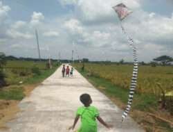 Bermain Layang – layang, cara asyik menikmati jalan baru