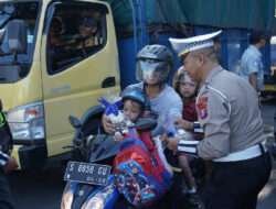 Operasi Keselamatan Semeru 2024, Polres Tuban Beri Hadiah Kepada Pengendara Tertib Lalin