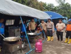 Respon Cepat Tim Gabungan TNI-Polri dan BPBD Probolinggo Tangani Banjir di Tiga Desa Kecamatan Dringu