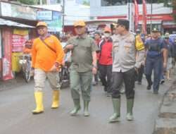 Gotong Royong, Forkopimda Probolinggo Bersihkan Material Pasca Banjir di Dringu
