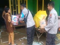 Polres Sampang Berbagi Sembako untuk Warga Terdampak Banjir