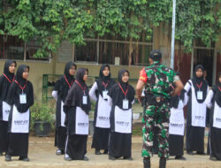 Dengan Kedisiplinan, Babinsa Koramil 0801/01 Pacitan Dukung Proses Belajar Mengajar Di Sekolah