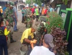 Babinsa Bersama Warga Gotong – Royong Bersihkan Saluran Air