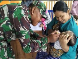 Babinsa Koramil 0805/14 Bringin dan Bhabinkamtibmas Aktif Dampingi Imunisasi Sub PIN Polio di Desa Binaan