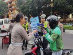 Dibulan Ramadhan Polresta Malang Kota Berbagi Takjil Ajak Pengendara Tertib Lalin