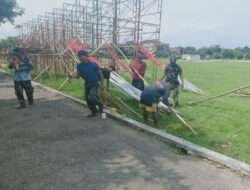 Menjelang penutupan TMMD Tiang Umbul – umbul di cat