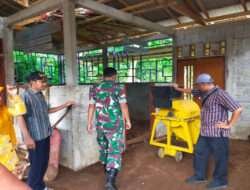 Dukung Ketahanan Pangan, Anggota Kodim 0801/Pacitan Dampingi Kadistan Tinjau Hewan Ternak