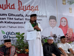 Ribuan masyarakat memenuhi halaman Rumah Dinas Bupati Pelalawan H. Zukri SE