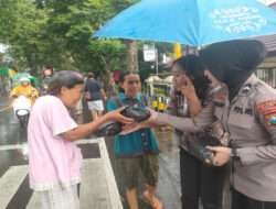 Ramadhan Berkah Polres Malang Berbagi Ratusan Kantong Takjil Untuk Pengguna Jalan