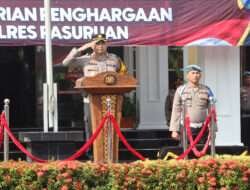 Pimpin Upacara Hari Kesadaran Nasional, Kapolres Pasuruan Beri Penghargaan Anggota Berprestasi