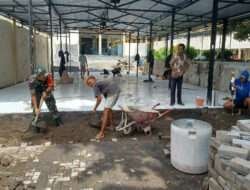 Kompak…!! Babinsa Dan Warga Kerja Bakti Bangun Pelebaran Halaman Masjid Muhajirin Jagalan
