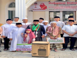 Safari Ramdhan Bupati H. Zukri di Desa Padang Luas, Dewan Terpilih Ini Sebut Bantuan Yatim Sangat Menyentuh