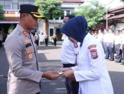 Kapolres Ponorogo Beri Kartu BPJS Ketenagakerjaan untuk 97 PHL