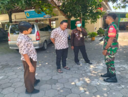 Terungkap…!! Ternyata Begini Cara Babinsa Sriwedari Dalam Mendukung Kegiatan Belajar Mengajar di Sekolah