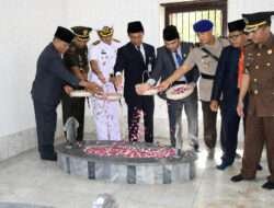 Danlanal Cilacap Bersama Forkopimda, Ziarah Ke Taman Makam Pahlawan