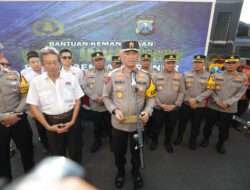 Bantuan Kemanusiaan, Kapolda Jatim Berangkatkan 50.789 Paket untuk Warga Terdampak Banjir di Jawa Tengah