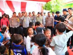 As-SDM Kapolri dan Rombongan Hibur Anak-anak Korban Banjir Demak di Posko Trauma Healing