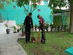 Guyup Rukun..!! Babinsa Bersama Security Taman Cerdas Kelurahan Nusukan Kerja Bhakti Bersihkan Taman