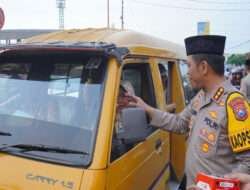 Berkah Ramadhan, Polresta Sidoarjo Berbagi Takjil untuk Masyarakat