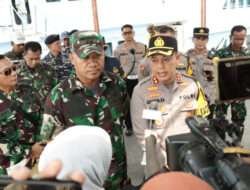 Kapolres Gresik Bersama Dandim 0817 Gresik Terjunkan Tim Trauma Healing untuk Korban Gempa di Pulau Bawean