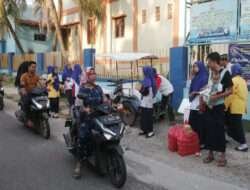 SMPM Jipat Karangasem Lamongan Berbagi Takjil 300 Bungkus, 20 Menit Ludes!