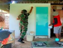 Ringankan Beban, Babinsa Koramil 0805/09 Kendal Bantu Rehab Rumah Warganya