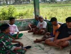 Anggota Koramil Nogosari Komsos Dengan Gapoktan Ngudi Rejeki