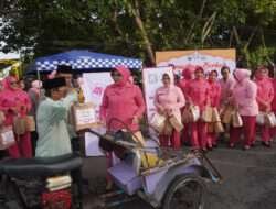 Ramadhan Berkah Polres Bangkalan dan Bhayangkari Berbagi Takjil