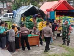 Dukung Program Pemerintah, Babinsa Koramil 0801/04 Tegalombo, Monitoring Operasi Pasar Beras Murah