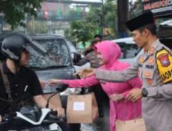 Tebar Kebaikan di Bulan Ramadhan Polres Batu dan Bhayangkari Berbagi Takjil