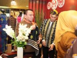 Tenun Sultra Kembali Tampilkan Model Baru di Indonesia Fashion Week; Pj Gubernur : Harmoni Keberagaman Terlukis