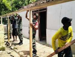 Karya Bakti Babinsa Bersama Warga di Desa Bangunrejo