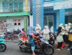 PRNA Weru Paciran Bagi Takjil Gratis 200 Porsi Makanan dan Minuman Setiap Jum’at